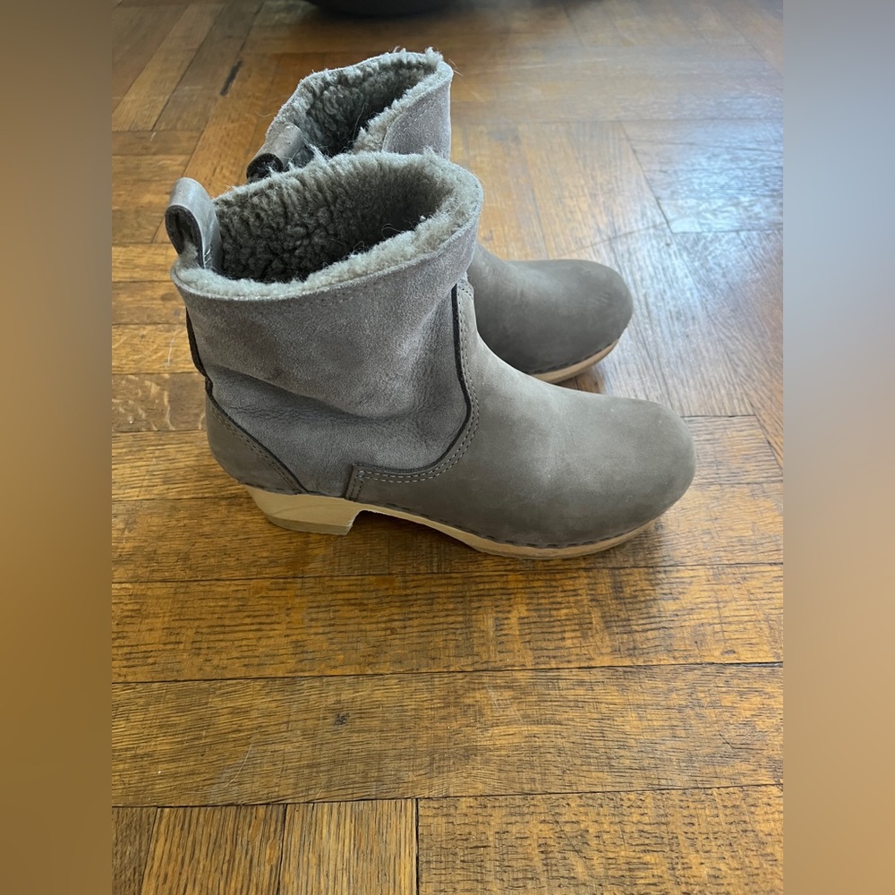 No.6 5" Pull On Shearling Clog Boot on Mid Heel in Grey Suede